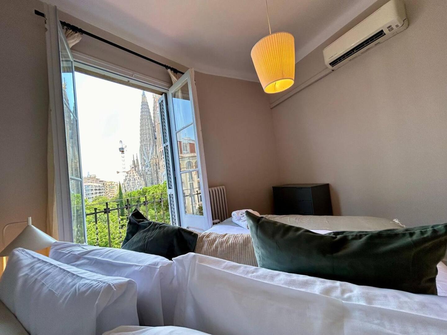 Plaza Sagrada Familia Apartment Barcellona Esterno foto